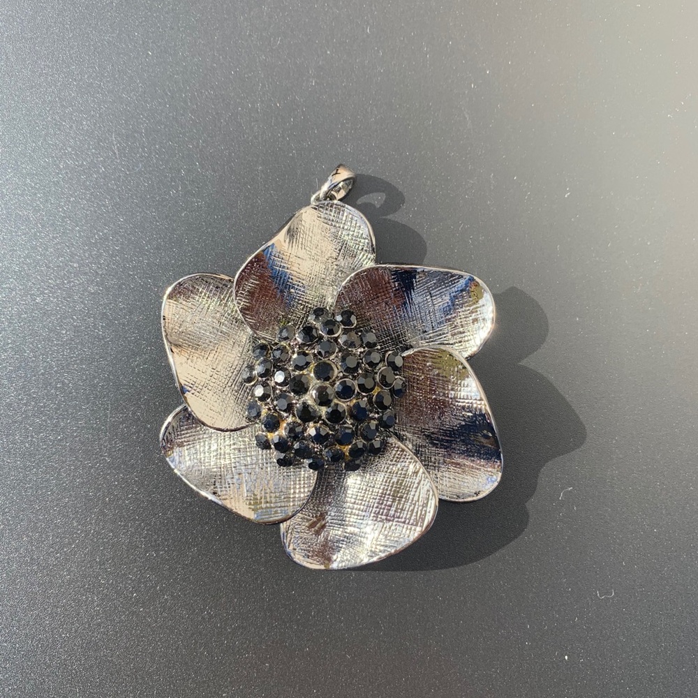 Flower gem pendant